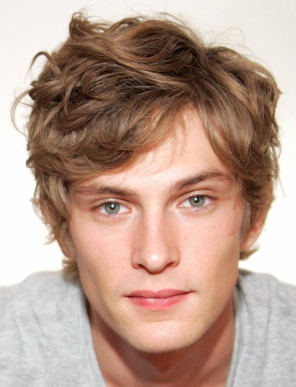 Short wavy men haircut with light curly bangs.PNG
