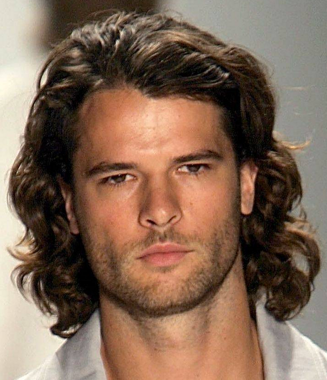 2013 men long haircut with full wavy volume and ver long.PNG
