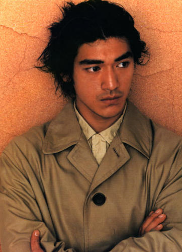 Takeshi Kaneshiro with long wispy & layered hair style - man's hair style