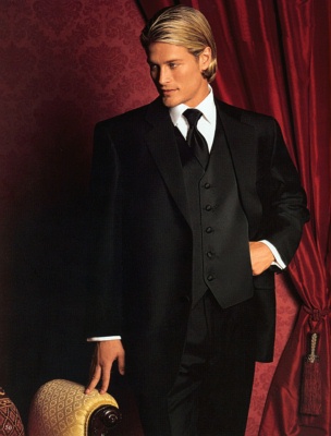 Mens Tuxedo Long hairstyle for blonde hair with side bangs