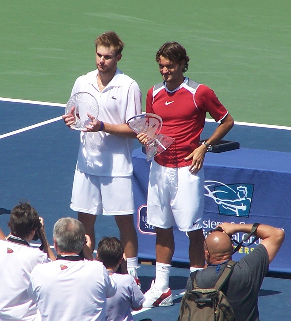 Andy Roddick tennis with Roger Federer.jpg

