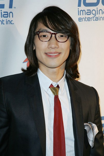 Jung Ji Hoon with long hairstyle.jpg
