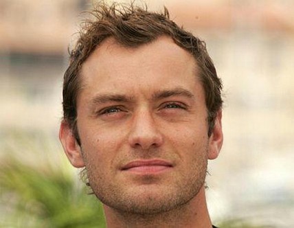 jude law hair. Jude Law with very short hair.
