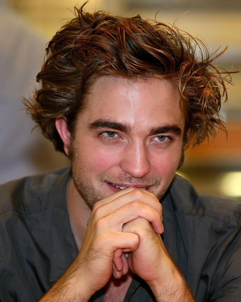 New Robert Pattinson with medium messy hairstyle picture.JPG
