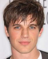 Layered men hairstyle picture with long bangs
