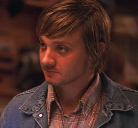 Movie actor Jeremy Renner with long hairstyle picture.PNG
