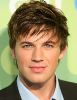 Men sexy hairstyle with layered swept bangs.PNG
