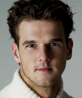 Men sexy short haircuts with full of layers and spiky bangs.PNG