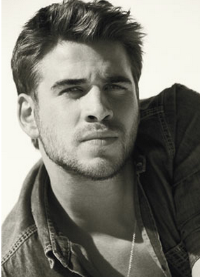 2012 hot actors pictures of Liam Hemsworth with his short wavy hairstyle with spiky bang.PNG
