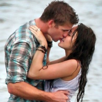 Liam Hemsworth girlfriend picture.PNG