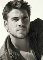 2012 hot actors pictures of Liam Hemsworth with his short wavy hairstyle with spiky bang.PNG