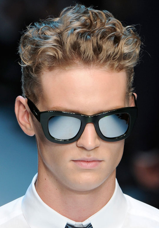 Short curly men hairstyle 2012.PNG