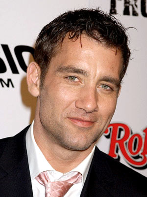 Clive Owen with Very Short Messy Hair Style
