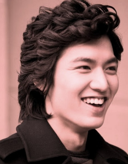 Long Asian men  curly hairstyles with long curly bangs on the sides.PNG
