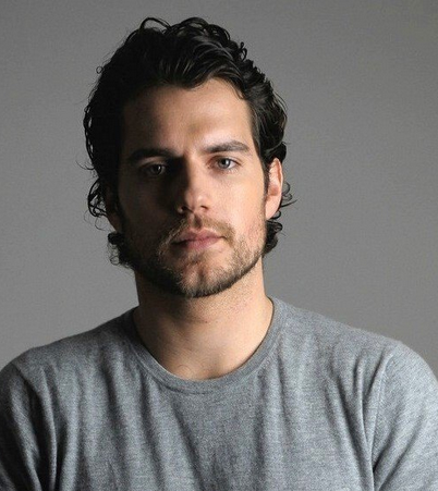 Henry Cavill photos with his medium long curly hairstyle.PNG
