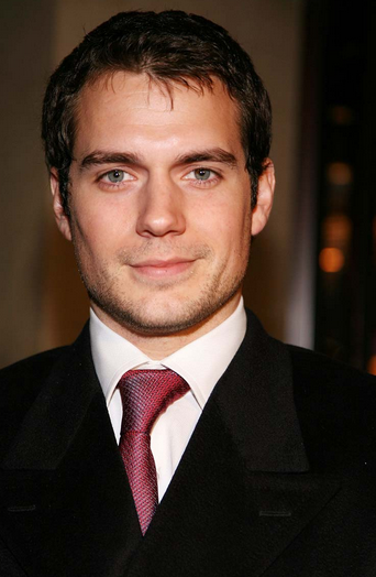 Pics of Henry Cavill with his short hairstyle.PNG
