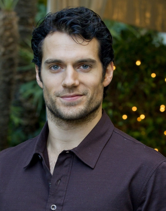 Picture of Henry Cavill with his short haircuts with wavy bangs.PNG
