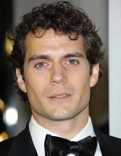 2013 hot actor Henry Cavill with his short curly hairstyle with curly bangs.PNG
