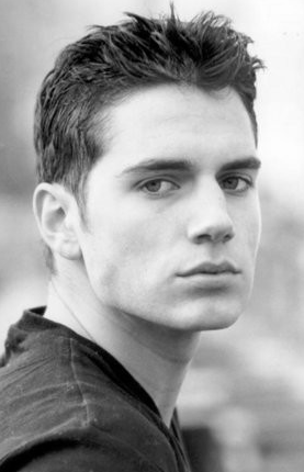 Cute actor Henry Cavill with his very short haircuts.PNG
