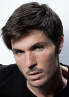 Modern men hairstyle with sexy wavy bangs.PNG