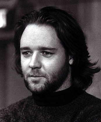 Russell Crowe with Long Layered Hair Style
