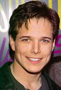 Scott Wolf with Short Layered Hair Style, brown
