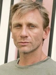 Daniel Craig with medium long bangs
