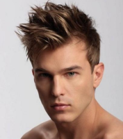 Chic men haircut with short hair length and long spiky bangs_cool blond men hairstyle picture.PNG