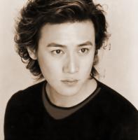Medium long wavy hairstyle_good looking Asian men hairstyle.jpg