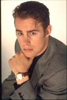 Man short hair style with wavy bangs.jpg