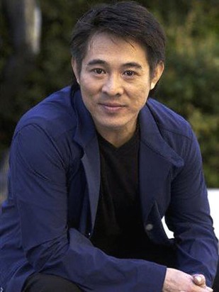 Jet Li actor with a nice Asian mens hairstyle.jpg