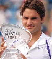 Roger Federer with short wavy haircut.jpg
