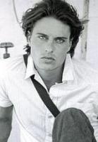 man medium hairstyle with long bangs.jpg