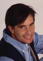 men medium hairstyle, brunette with side bangs.jpg