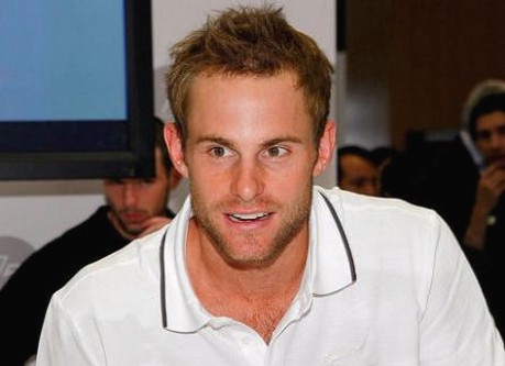Andy Roddick with short messy hairstyle.jpg
