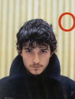 Orlando Bloom short wavy hairstyle with long bang.jpg