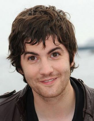 Men wavy hair style, brown
