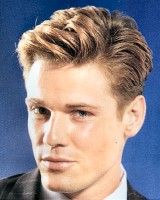 Men short formal hairstyle with waves
