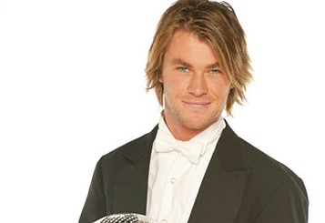 Chris Hemsworth photo with his medium layered hauirscut.jpg
