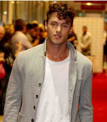 cool short men curly hairstyle picture.jpg