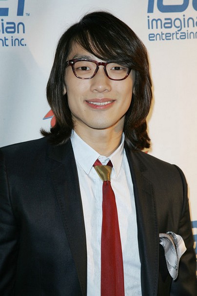 Jung Ji Hoon with long hairstyle.jpg
