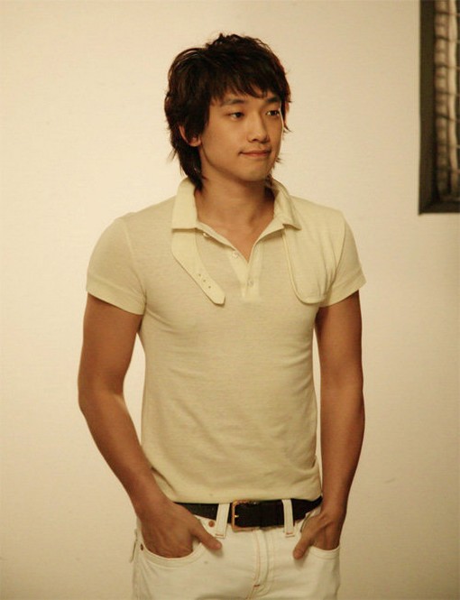 Joo Ji-Hoon with short layered hairstyle.jpg