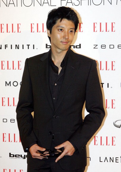 Lee Dong Gun with short hairstyle.jpg