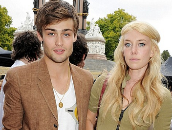Douglas Booth girlfriend picture.PNG
