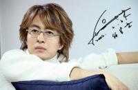 Bae Yong Joon with medium hairstyle.jpg