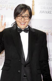 Korean actor Bae Yong Joon photo.jpg
