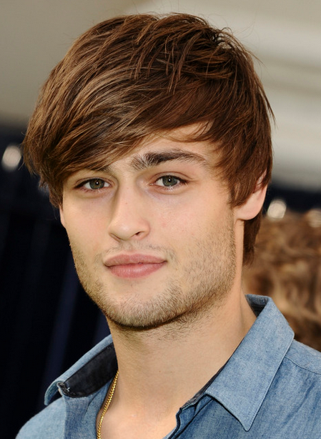 Douglas Booth pictures with layered medium with swept bang.PNG
