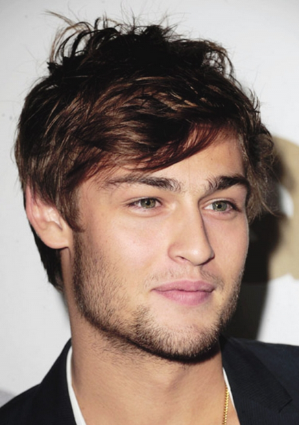 Modern men sexy hairstyle with short length with layers_Douglas Booth hot actor pictures.PNG
