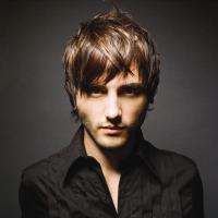medium men hairstyle with long bangs_trendy hairstyle picture.jpg
