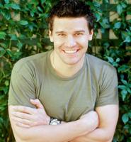 Image of David Boreanaz with spiky very short hairstyle with spiky bang.JPG
